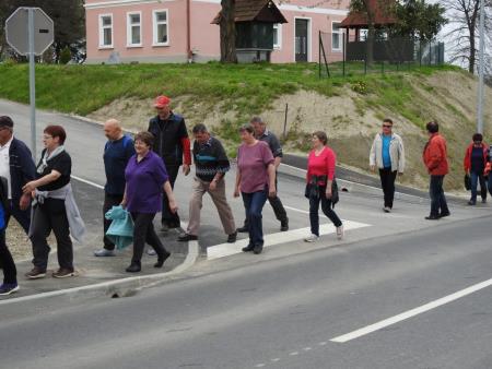 Pohod po novozgrajenih pločnikih 33